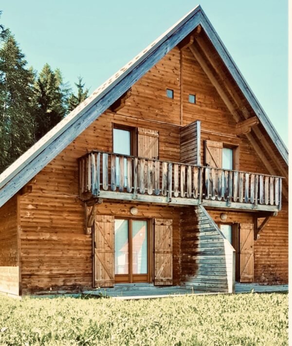 Loue chalet à La Joue du Loup hautes alpes, station ski Superdévoluy, idéal pour vos vacances en montagne été comme hiver