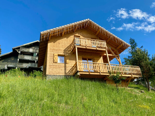 Loue chalet à La Joue du Loup hautes alpes, station ski Superdévoluy, idéal pour vos vacances en montagne été comme hiver