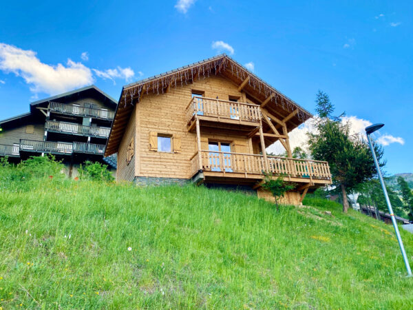 Loue chalet à La Joue du Loup hautes alpes, station ski Superdévoluy, idéal pour vos vacances en montagne été comme hiver