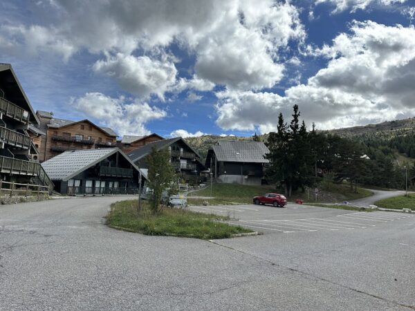 Loue appartement à La Joue du Loup hautes alpes, station ski Superdévoluy, idéal pour vos vacances en montagne été comme hiver