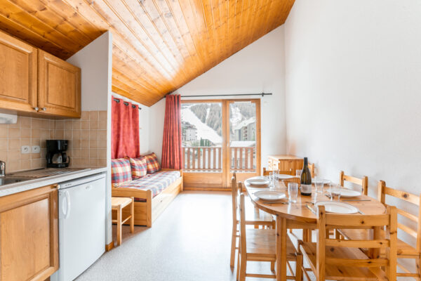 loue appartement à la Joue du Loup, station de ski dans les hautes alpes, même domaine de ski que Superdévoluy, idéal pour vos vacances en montagne été comme hiver