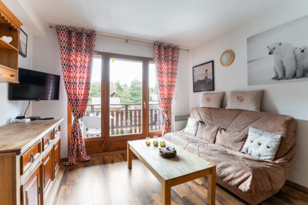 loue appartement à la Joue du Loup, station de ski dans les hautes alpes, même domaine de ski que Superdévoluy, idéal pour vos vacances en montagne été comme hive