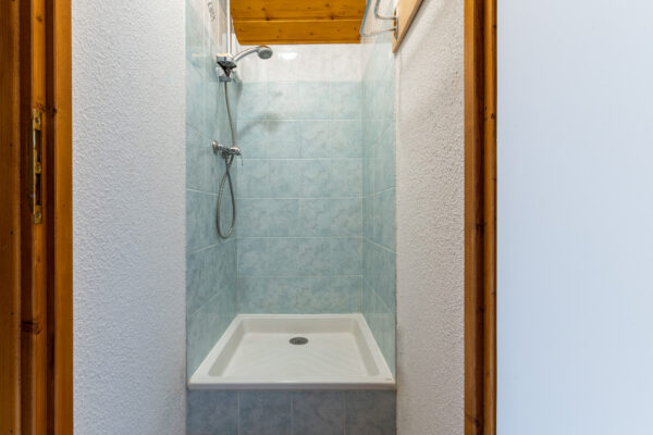 loue appartement à la Joue du Loup, station de ski dans les hautes alpes, même domaine de ski que Superdévoluy, idéal pour vos vacances en montagne été comme hiver