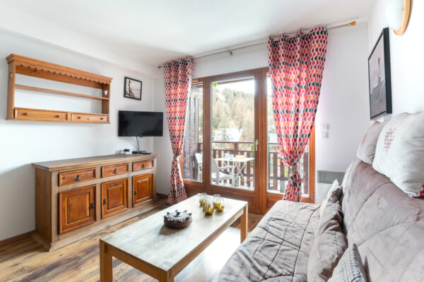 loue appartement à la Joue du Loup, station de ski dans les hautes alpes, même domaine de ski que Superdévoluy, idéal pour vos vacances en montagne été comme hive