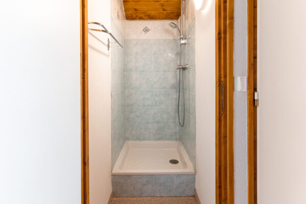 loue appartement à la Joue du Loup, station de ski dans les hautes alpes, même domaine de ski que Superdévoluy, idéal pour vos vacances en montagne été comme hiver