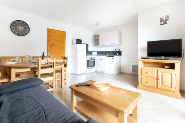 loue appartement à la Joue du Loup, station de ski dans les hautes alpes, même domaine de ski que Superdévoluy, idéal pour vos vacances en montagne été comme hiver