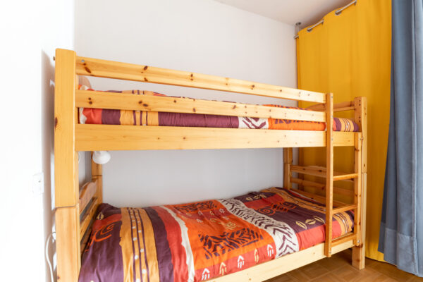 loue appartement à la Joue du Loup, station de ski dans les hautes alpes, même domaine de ski que Superdévoluy, idéal pour vos vacances en montagne été comme hive