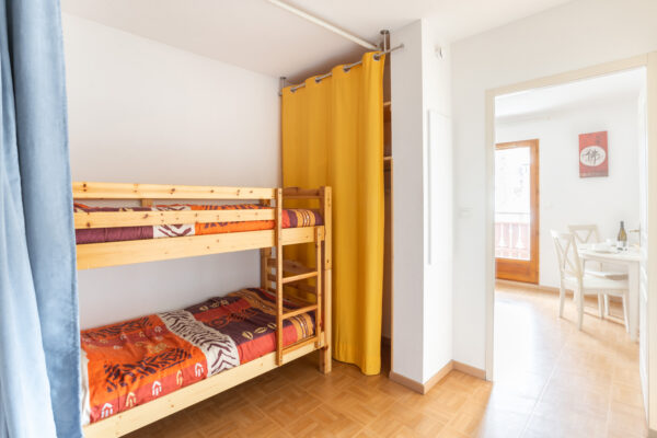 loue appartement à la Joue du Loup, station de ski dans les hautes alpes, même domaine de ski que Superdévoluy, idéal pour vos vacances en montagne été comme hiver