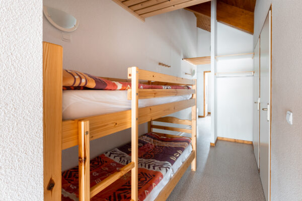 loue appartement à la Joue du Loup, station de ski dans les hautes alpes, même domaine de ski que Superdévoluy, idéal pour vos vacances en montagne été comme hiver
