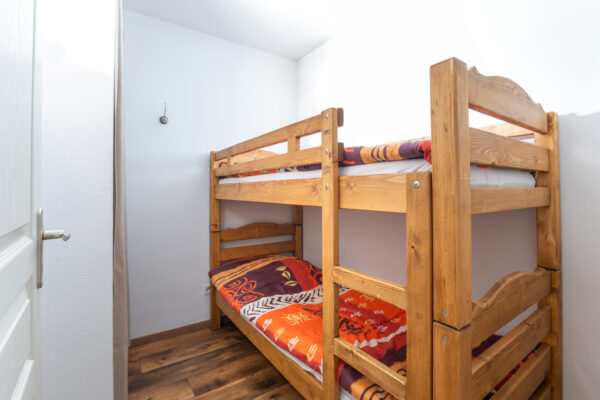 loue appartement à la Joue du Loup, station de ski dans les hautes alpes, même domaine de ski que Superdévoluy, idéal pour vos vacances en montagne été comme hive