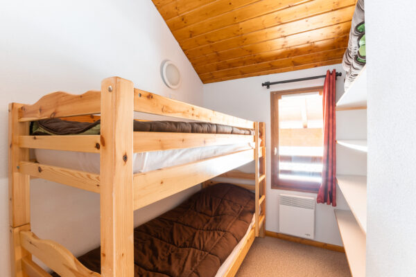 loue appartement à la Joue du Loup, station de ski dans les hautes alpes, même domaine de ski que Superdévoluy, idéal pour vos vacances en montagne été comme hiver