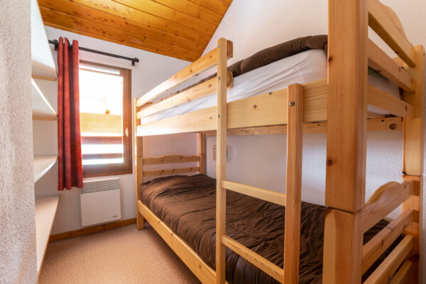 loue appartement à la Joue du Loup, station de ski dans les hautes alpes, même domaine de ski que Superdévoluy, idéal pour vos vacances en montagne été comme hiver