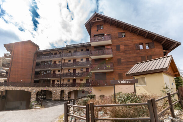 loue appartement à la Joue du Loup, station de ski dans les hautes alpes, même domaine de ski que Superdévoluy, idéal pour vos vacances en montagne été comme hiver