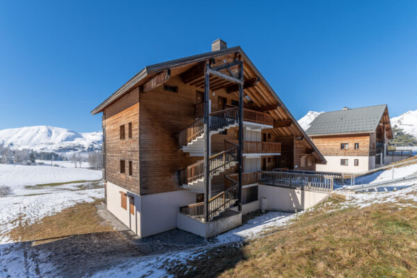 Loue appartement à la Joue du Loup, station de ski dans les hautes alpes, proche de Superdévoluy. Idéal pour vos vacances en montagne l'été et hiver