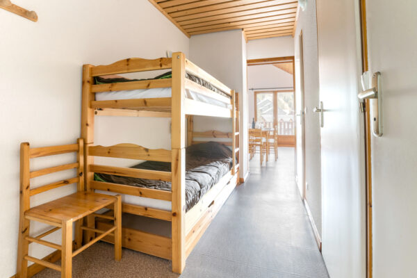 loue appartement à la Joue du Loup, station de ski dans les hautes alpes, même domaine de ski que Superdévoluy, idéal pour vos vacances en montagne été comme hiver