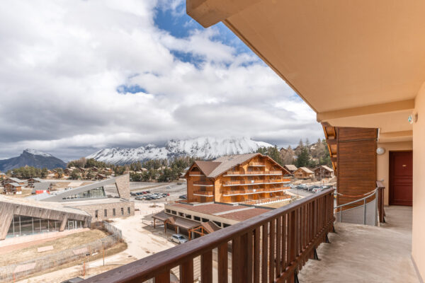 loue appartement à la Joue du Loup, station de ski dans les hautes alpes, même domaine de ski que Superdévoluy, idéal pour vos vacances en montagne été comme hiver