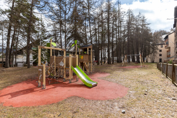 loue appartement à la Joue du Loup, station de ski dans les hautes alpes, même domaine de ski que Superdévoluy, idéal pour vos vacances en montagne été comme hive