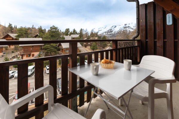 loue appartement à la Joue du Loup, station de ski dans les hautes alpes, même domaine de ski que Superdévoluy, idéal pour vos vacances en montagne été comme hive