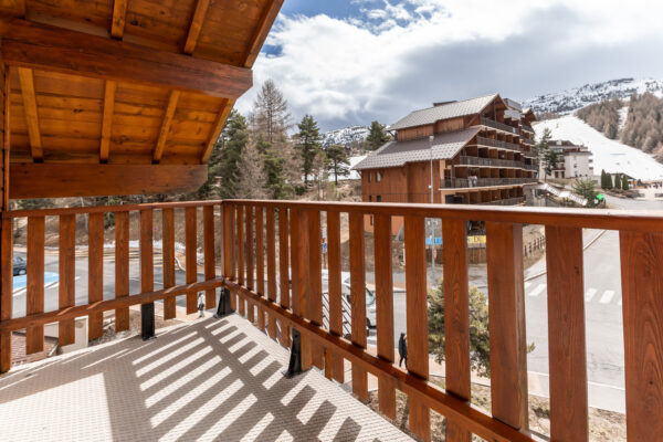 loue appartement à la Joue du Loup, station de ski dans les hautes alpes, même domaine de ski que Superdévoluy, idéal pour vos vacances en montagne été comme hiver