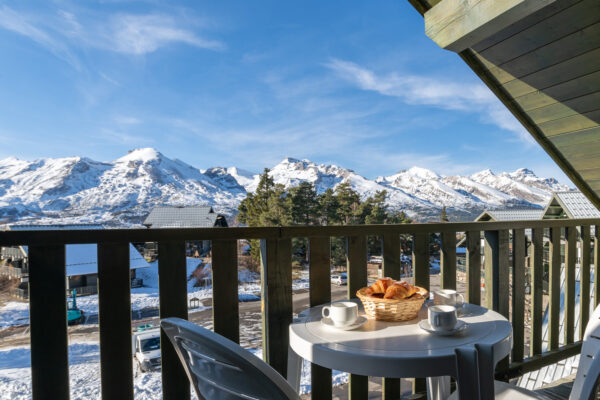 Loue appartement à la Joue du Loup, station de ski dans les hautes alpes, proche de Superdévoluy. Idéal pour vos vacances en montagne l'été et hiver