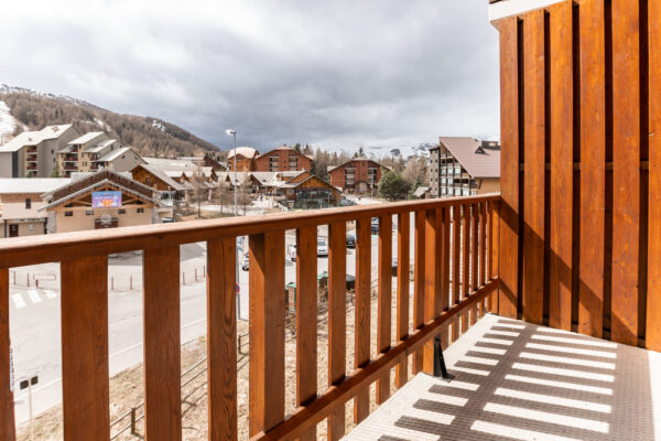 loue appartement à la Joue du Loup, station de ski dans les hautes alpes, même domaine de ski que Superdévoluy, idéal pour vos vacances en montagne été comme hiver