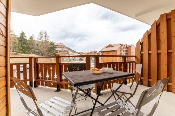 loue appartement à la Joue du Loup, station de ski dans les hautes alpes, même domaine de ski que Superdévoluy, idéal pour vos vacances en montagne été comme hiver