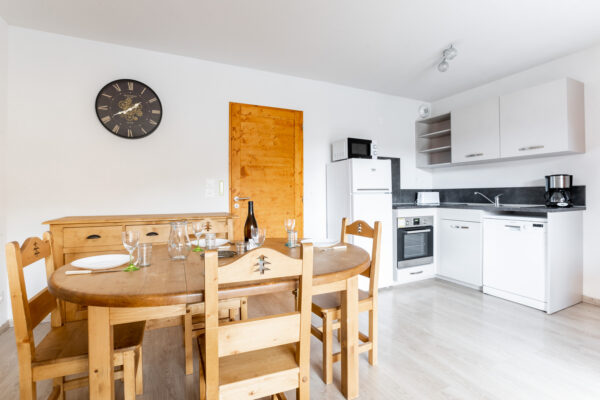 loue appartement à la Joue du Loup, station de ski dans les hautes alpes, même domaine de ski que Superdévoluy, idéal pour vos vacances en montagne été comme hiver