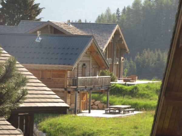 loue chalet à la Joue du Loup, station de ski dans les hautes alpes, même domaine de ski que Superdévoluy, idéal pour vos vacances en montagne été comme hiver