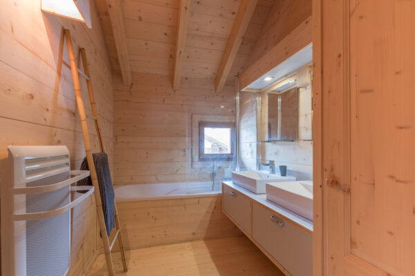 loue chalet à la Joue du Loup, station de ski dans les hautes alpes, même domaine de ski que Superdévoluy, idéal pour vos vacances en montagne été comme hiver