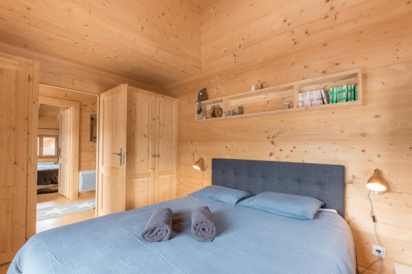 loue chalet à la Joue du Loup, station de ski dans les hautes alpes, même domaine de ski que Superdévoluy, idéal pour vos vacances en montagne été comme hiver