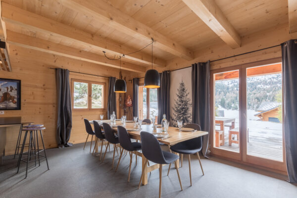 loue chalet à la Joue du Loup, station de ski dans les hautes alpes, même domaine de ski que Superdévoluy, idéal pour vos vacances en montagne été comme hiver