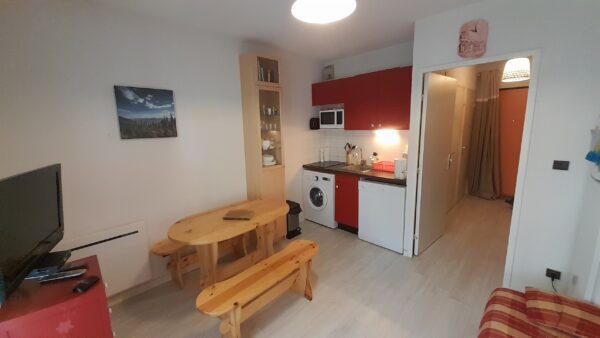 loue appartement à la Joue du Loup, station de ski dans les hautes alpes, même domaine de ski que Superdévoluy, idéal pour vos vacances en montagne été comme hiver