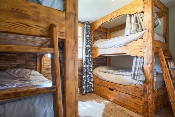 loue chalet à la Joue du Loup, station de ski dans les hautes alpes, même domaine de ski que Superdévoluy, idéal pour vos vacances en montagne été comme hiver