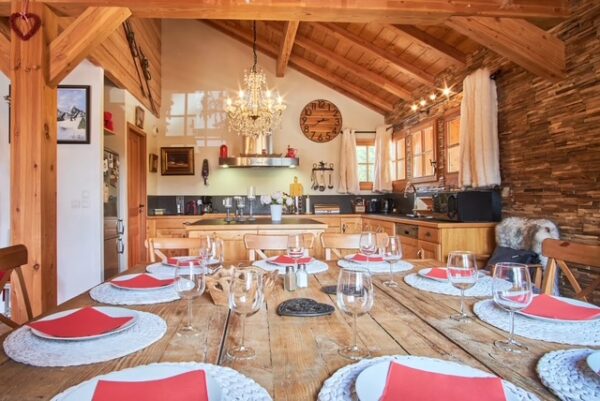 loue chalet à la Joue du Loup, station de ski dans les hautes alpes, même domaine de ski que Superdévoluy, idéal pour vos vacances en montagne été comme hiver