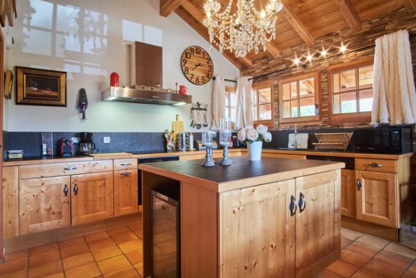 loue chalet à la Joue du Loup, station de ski dans les hautes alpes, même domaine de ski que Superdévoluy, idéal pour vos vacances en montagne été comme hiver