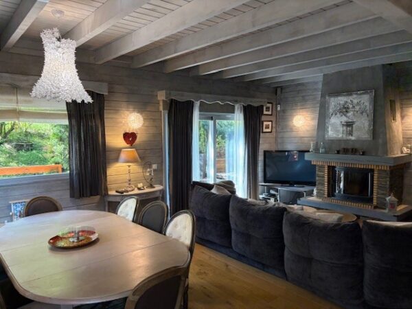 loue chalet à la Joue du Loup, station de ski dans les hautes alpes, même domaine de ski que Superdévoluy, idéal pour vos vacances en montagne été comme hiver