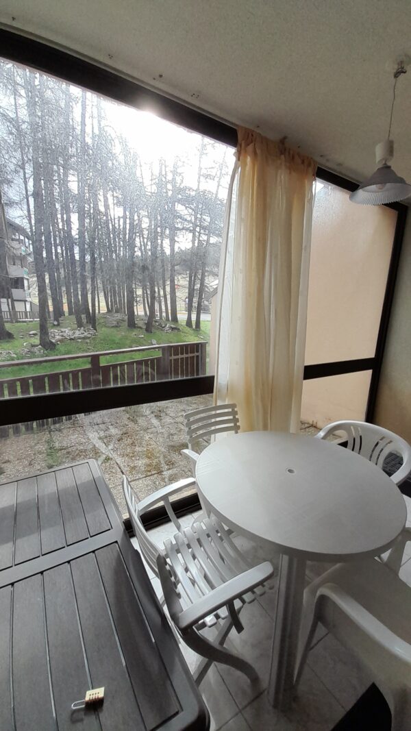 loue appartement à la Joue du Loup, station de ski dans les hautes alpes, même domaine de ski que Superdévoluy, idéal pour vos vacances en montagne été comme hiver