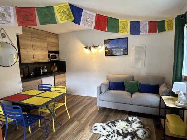 loue appartement à la Joue du Loup, station de ski dans les hautes alpes, même domaine de ski que Superdévoluy, idéal pour vos vacances en montagne été comme hiver