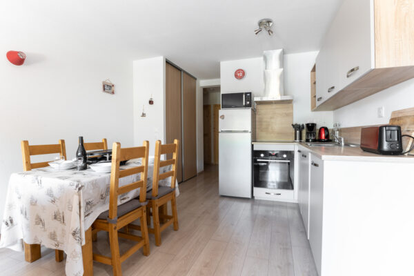loue appartement à la Joue du Loup, station de ski dans les hautes alpes, même domaine de ski que Superdévoluy, idéal pour vos vacances en montagne été comme hiver