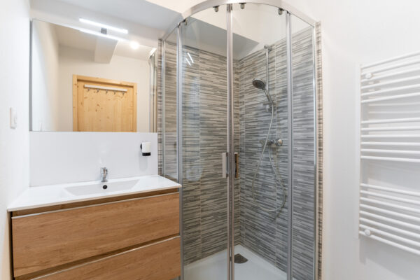 loue appartement à la Joue du Loup, station de ski dans les hautes alpes, même domaine de ski que Superdévoluy, idéal pour vos vacances en montagne été comme hiver