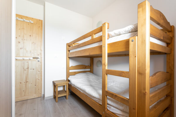 loue appartement à la Joue du Loup, station de ski dans les hautes alpes, même domaine de ski que Superdévoluy, idéal pour vos vacances en montagne été comme hiver