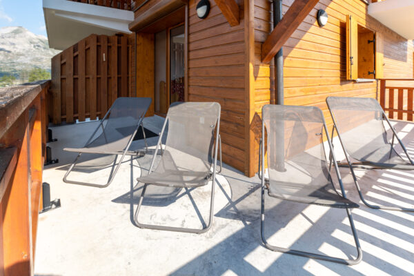 loue appartement à la Joue du Loup, station de ski dans les hautes alpes, même domaine de ski que Superdévoluy, idéal pour vos vacances en montagne été comme hiver