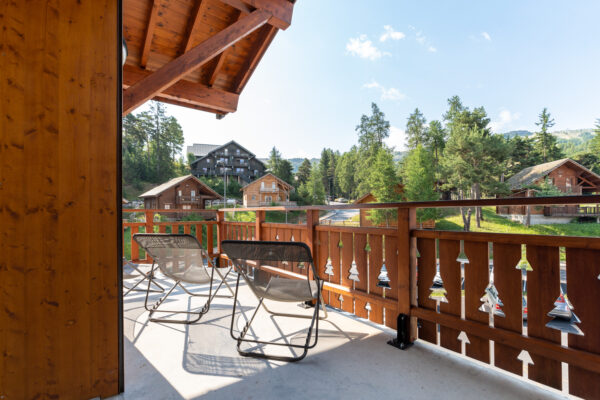 loue appartement à la Joue du Loup, station de ski dans les hautes alpes, même domaine de ski que Superdévoluy, idéal pour vos vacances en montagne été comme hiver