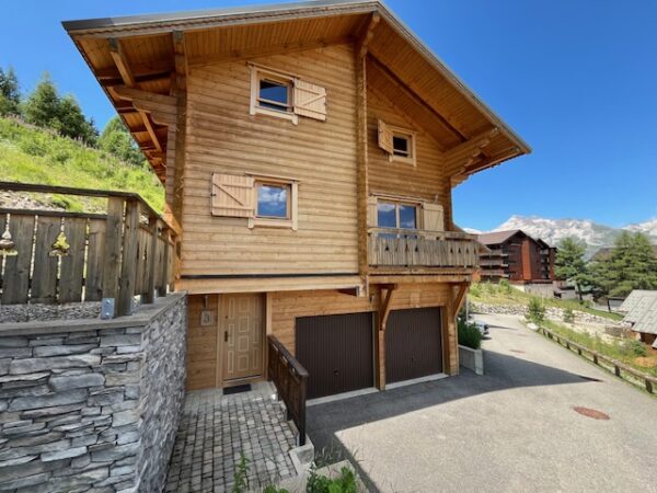 loue chalet à la Joue du Loup, station de ski dans les hautes alpes, même domaine de ski que Superdévoluy, idéal pour vos vacances en montagne été comme hiver