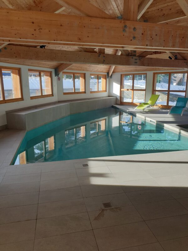 loue appartement à la Joue du Loup, station de ski dans les hautes alpes, même domaine de ski que Superdévoluy, idéal pour vos vacances en montagne été comme hiver