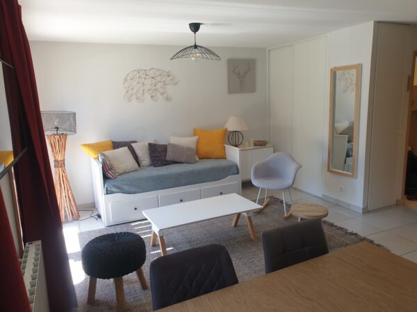 loue appartement à la Joue du Loup, station de ski dans les hautes alpes, même domaine de ski que Superdévoluy, idéal pour vos vacances en montagne été comme hiver