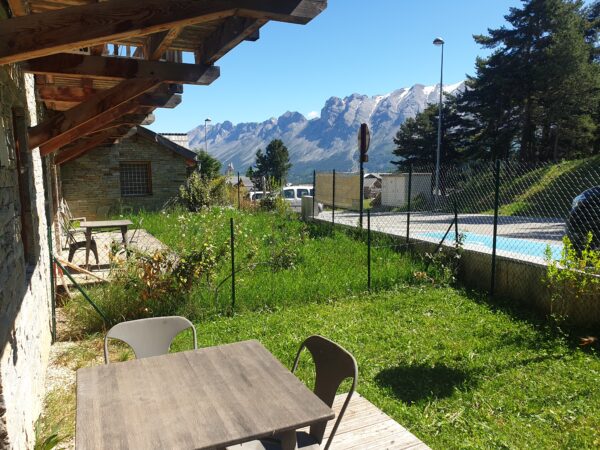 loue appartement à la Joue du Loup, station de ski dans les hautes alpes, même domaine de ski que Superdévoluy, idéal pour vos vacances en montagne été comme hiver