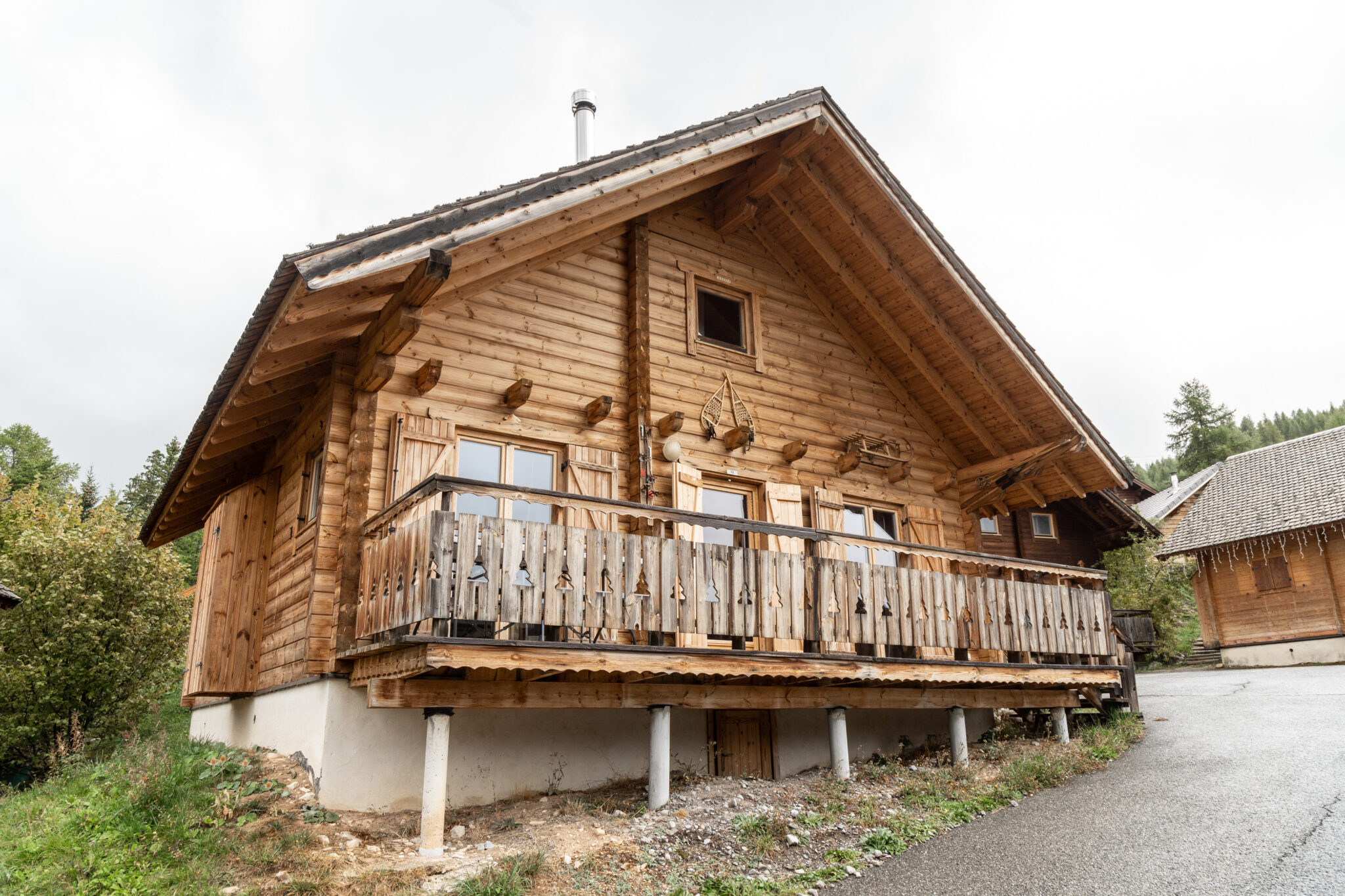 loue chalet dans résidence avec piscine à la Joue du Loup, station de ski dans les hautes alpes, même domaine de ski que Superdévoluy, idéal pour vos vacances en montagne été comme hiver