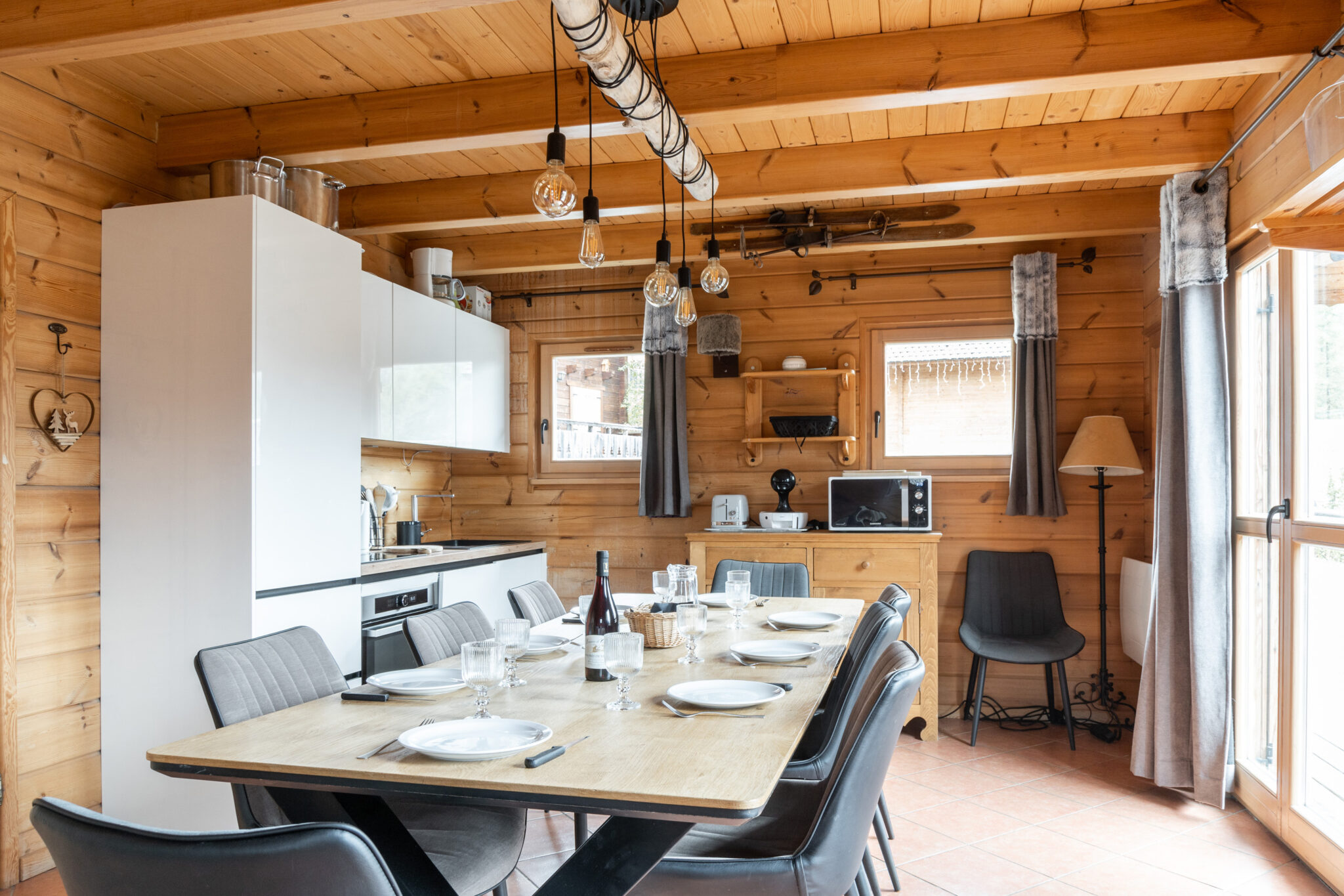 loue chalet dans résidence avec piscine à la Joue du Loup, station de ski dans les hautes alpes, même domaine de ski que Superdévoluy, idéal pour vos vacances en montagne été comme hiver
