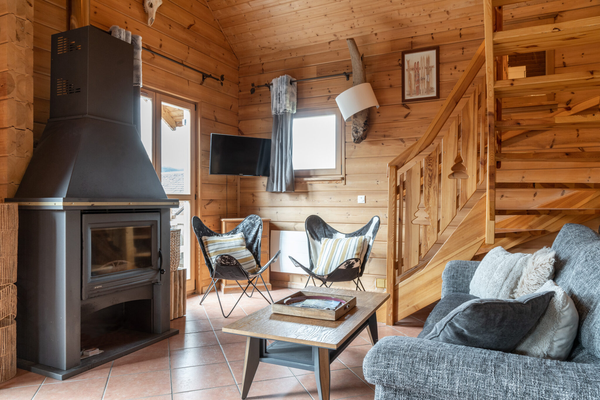 loue chalet dans résidence avec piscine à la Joue du Loup, station de ski dans les hautes alpes, même domaine de ski que Superdévoluy, idéal pour vos vacances en montagne été comme hiver